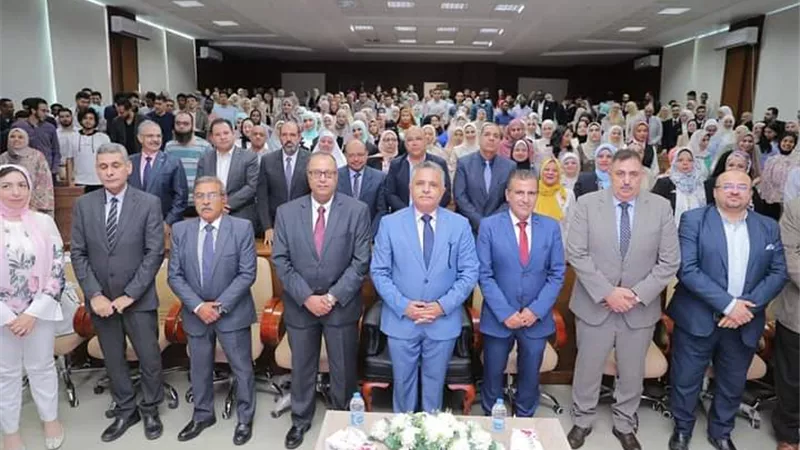 رئيس جامعة السويس يفتتح المؤتمر الطلابي الثاني لكلية الطب