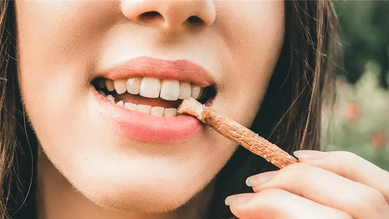 فوائد السواك لصحة الفم والاسنان