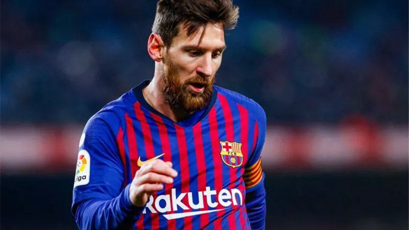 تصرفاته تفضحه .. سبورت: ميسي ما زال يفكر في العودة إلى برشلونة