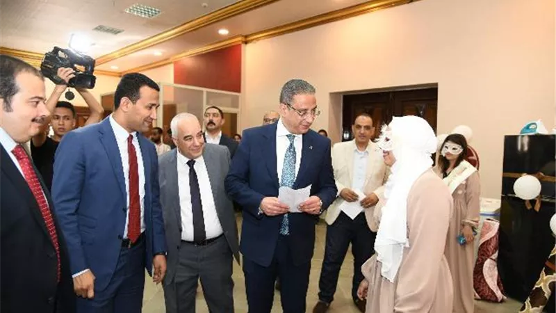 محافظ الفيوم يسلم 150 جهاز عروسة للفتيات اليتيمات