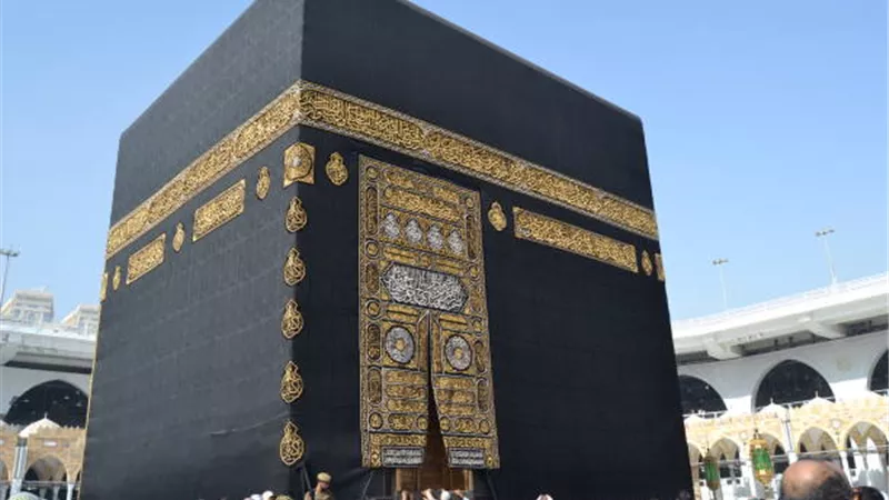 حكم التبرع بنفقة الحج للغير