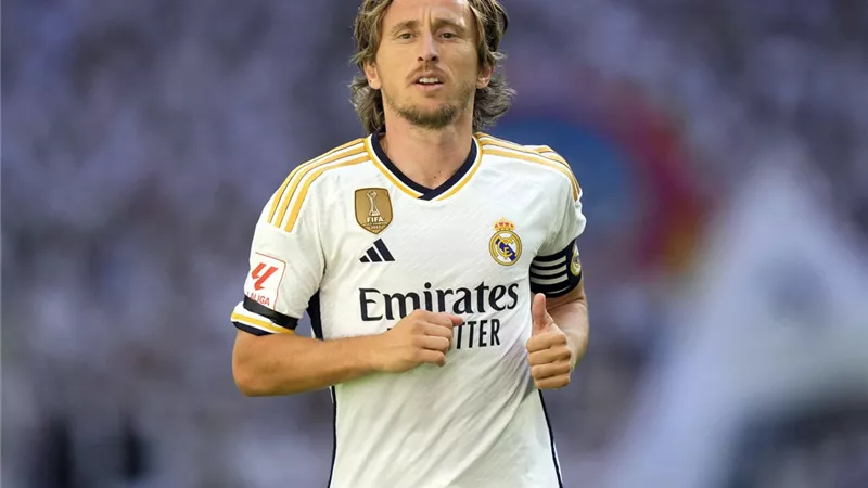 مودريتش يحسم مستقبله مع ريال مدريد