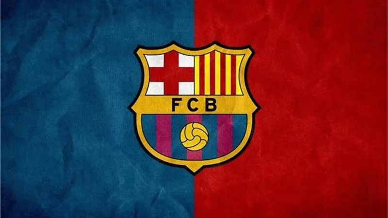 رسمياً.. برشلونة يعلن تجديد عقد مدافع الفريق