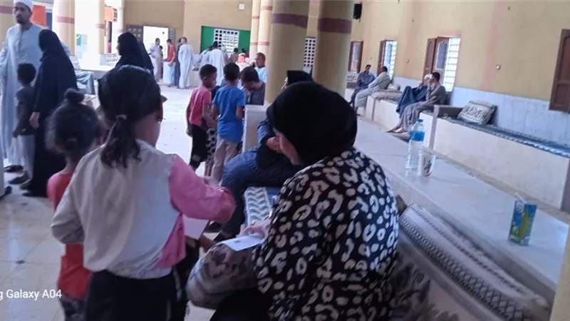 جامعة جنوب الوادي تنظم : قافلة شاملة بقرية الأشراف نجع الدومة
