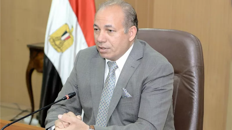 رئيس جامعة المنصورة يناقش تفاصيل انشاء مبني الخدمات العلاجية