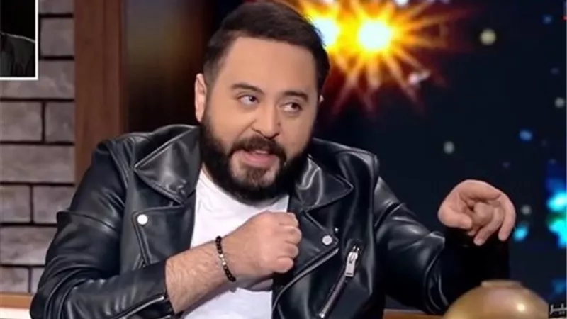 عمرو عبد العزيز يطمئن الجمهور على حالته الصحية
