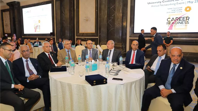 رئيس جامعة أسيوط يشهد فعاليات مؤتمر التأهيل الوظيفي