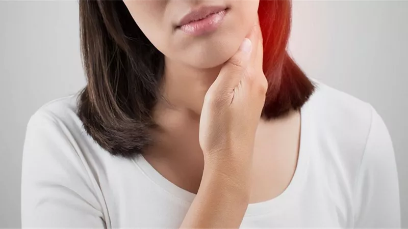 التعب والإرهاق .. أبرز أعراض الغدة الدرقية