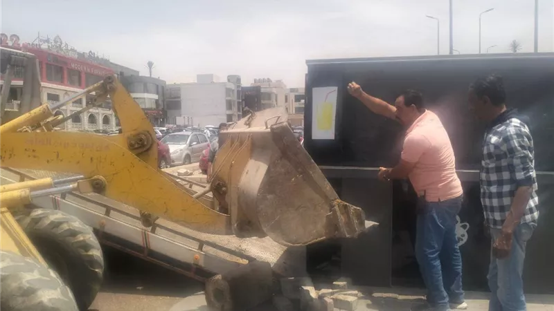 جهاز القاهرة الجديدة يشن حملة مكبرة لإزالة الإشغالات بالمدينة