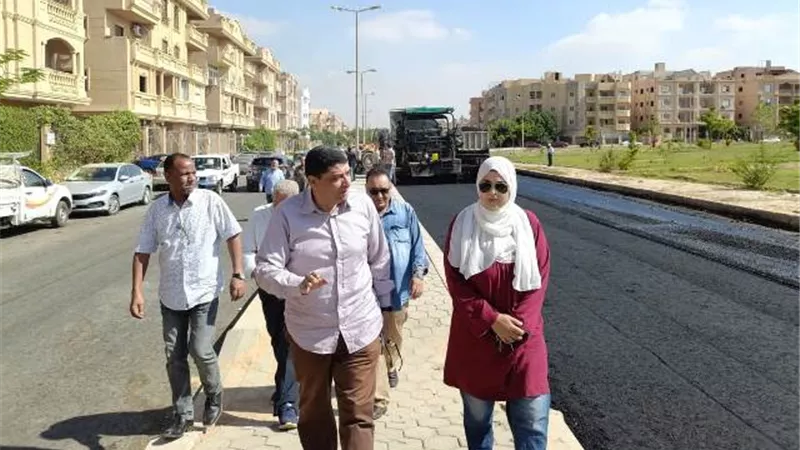 رئيس جهاز الشروق يكشف عن أحدث مشروعات الطرق بالمدينة.. صور