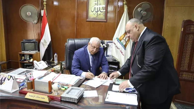 محافظ الوادي الجديد يعتمد نتيجة الشهادة الإعدادية