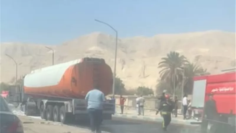 حريق بشاحنة مواد بترولية في السويس والحماية المدنية سيطرت عليه