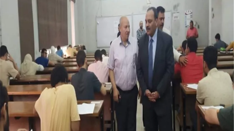 نائب رئيس جامعة بنها يتابع سير الامتحانات بكلية الهندسة