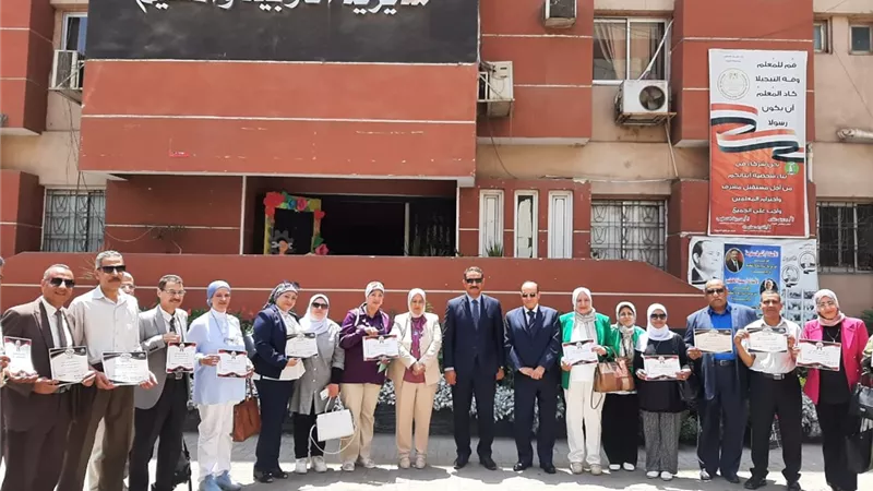 سلومة يكرم أعضاء المتابعة الفنية والتوجيهات وأعضاء القوافل المركز