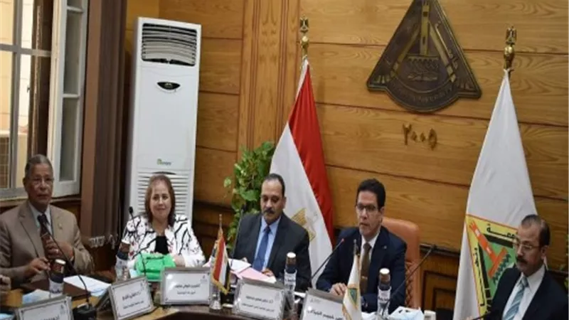 رئيس جامعة بنها يشيد بمراكز التطوير المهني بالجامعات