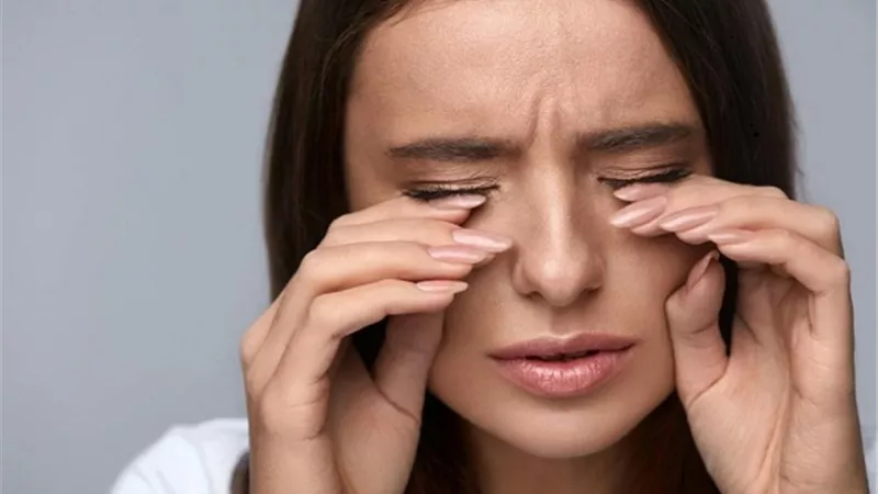 ضعف النظر .. أبرز أعراض الجيوب الأنفية على العيون