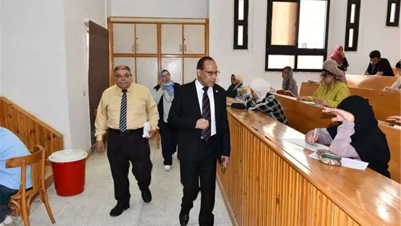 انتظام امتحانات آخر العام في 15 كلية بجامعة القناة
