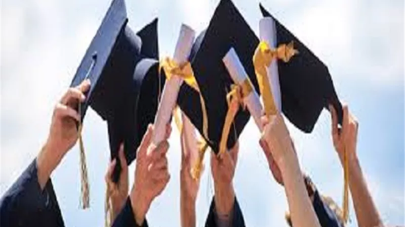 سداد مصروفات الجامعة يحرِّر شهادات تخرجهم