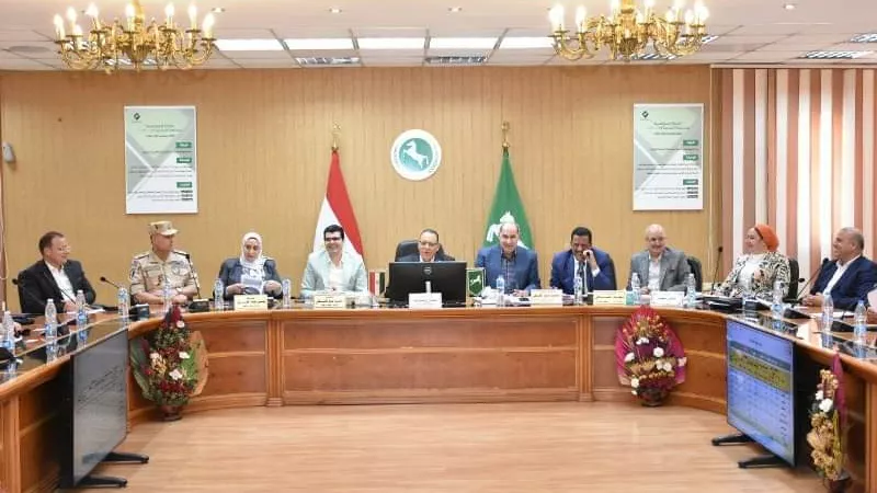 محافظ الشرقية : العمل بروح الفريق لتلبية احتياجات المواطنين