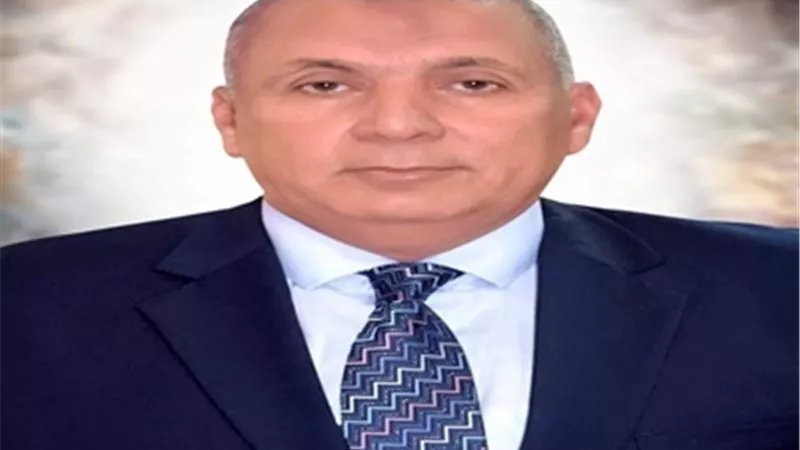 محافظ الوادى الجديد يهنئ أوائل الشهادة الإعدادية الحاصلين على 100%