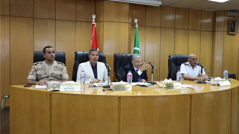 محافظ المنيا يناقش استعدادات انطلاق ماراثون الثانوية العامة