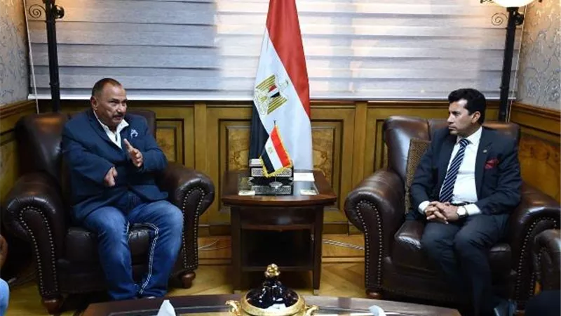 دمج ذوى الهمم مع الأصحاء في تدريبات السباحة بالغردقة