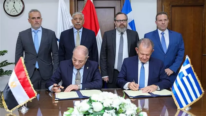 تعزيز التعاون مع اليونان فى مجال النقل البحرى و الموانئ و السياحة