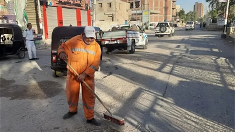 حملات نظافة وتجميل وتمهيد وتسوية طرق بمراكز أسيوط والبداري وديروط