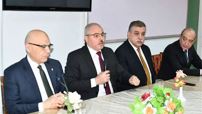 رئيس جامعة القناة يفتتح ورشة عمل جراحات العمود الفقري بكلية الطب