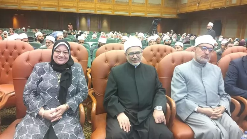 عميد الدراسات الاسلامية والعربية بالزقازيق تشارك بالملتقى الفقهي