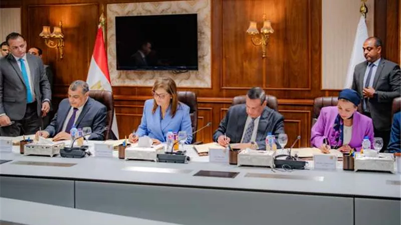 توقيع عقود تنفيذ مصنع تدوير المخلفات الصلبةالبلدية بمنطقة شبرامنت