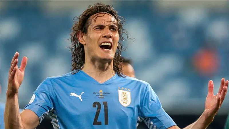 كافانى يعلن اعتزال اللعب الدولى مع منتخب أوروجواى