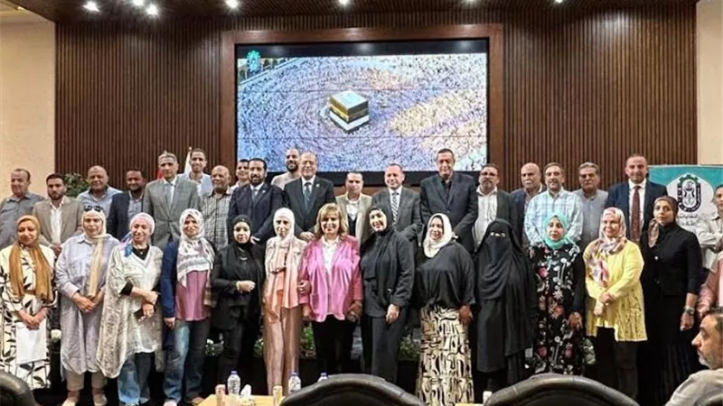 اتحاد عمال مصر يسلم تأشيرات حج ل35 عضواً من النقابات العامة