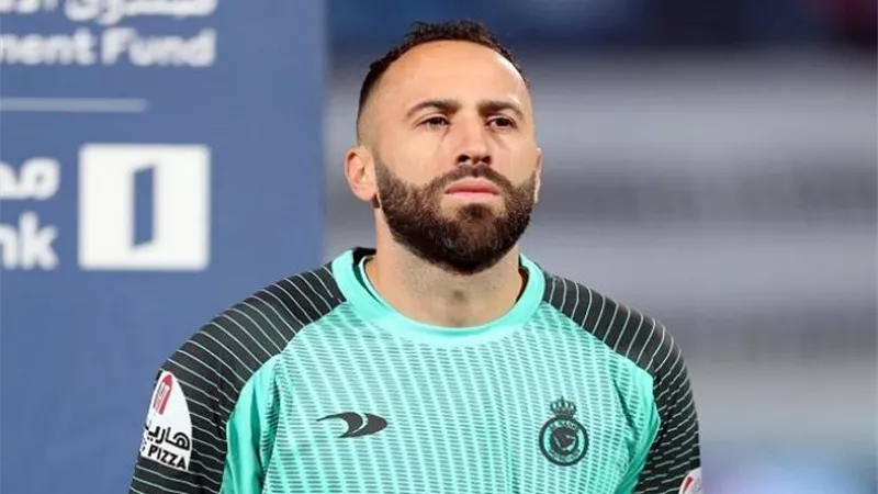 شاهد .. الحكم يطرد حارس النصر