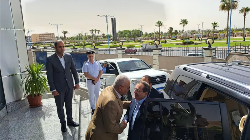 محافظ السويس يستقبل وزير البترول والثروة المعدنية