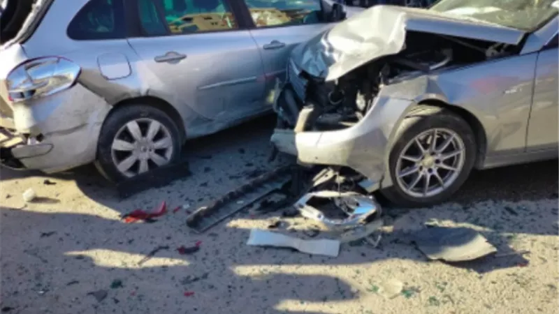 تصادم 3 سيارات بطريق القاهرة أسيوط الصحراوى الغربي