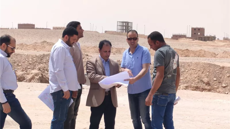 رئيس جهاز مدينة أسيوط الجديدة: دفع العمل بمشروع ترفيق أراضي الإسكان المتوسط