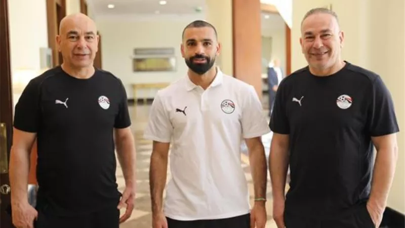 انضمام محمد صلاح لمعسكر منتخب مصر.. صور