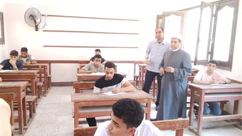 رئيس منطقة الإسماعيلية الازهرية بتفقد لجان امتحانات الثانوية