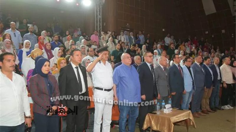 محافظ كفر الشيخ يشهد حفل التخرج بالمدرسة الرسمية الدولية