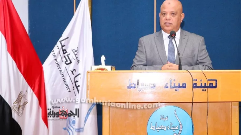 دمياط يستقبل شحنة قمح روسي ويصدر ١٤٠حاويات خضار وفاكهة إلي أوروبا