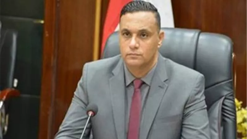 الدكتور أيمن مختار