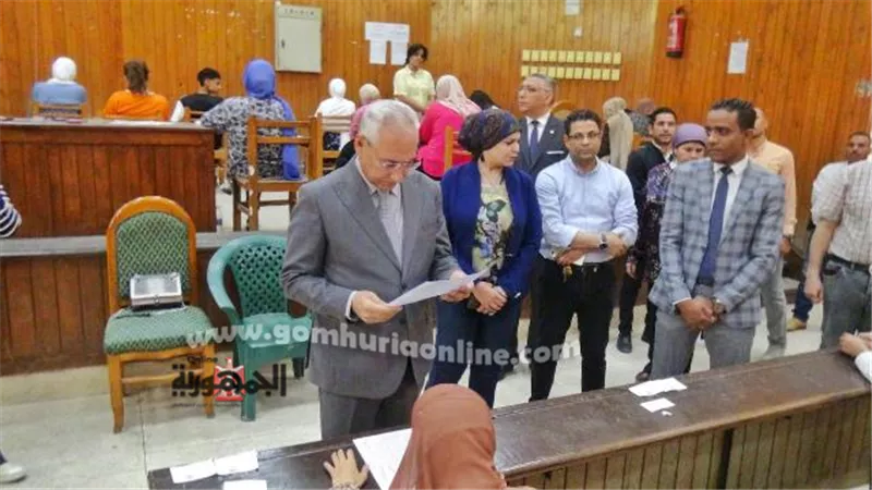 رئيس جامعة المنيا يتفقد امتحانات الصيدلة و الحاسبات والسياحة
