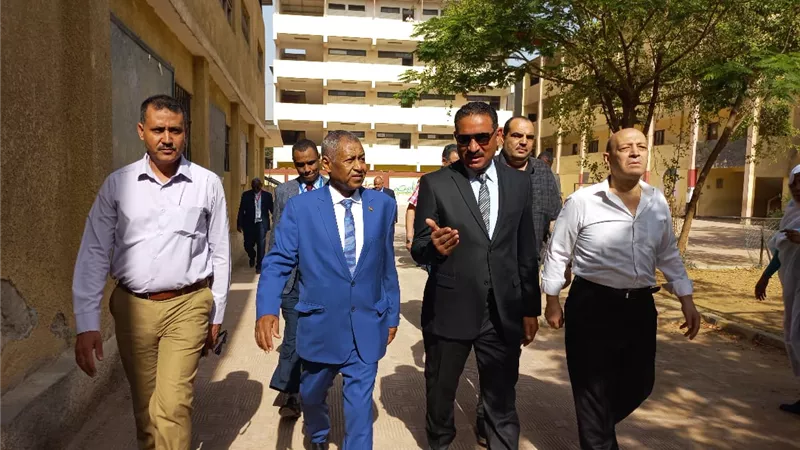 سفير السودان ومدير تعليم الجيزة يتفقدان امتحانات شهادة الأساس