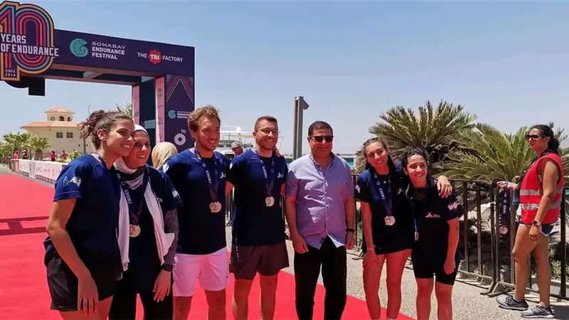 وكيل وزارة الشباب والرياضة بالبحرالأحمريتوج أبطال سباق التحمل
