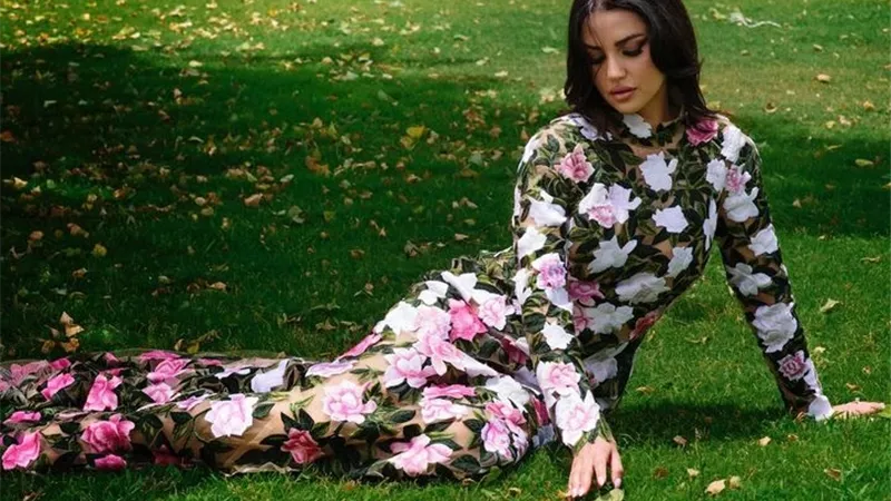 وسط الأشجار.. إطلالة مبهجة للفنانة درة عبر السوشيال ميديا.. صور