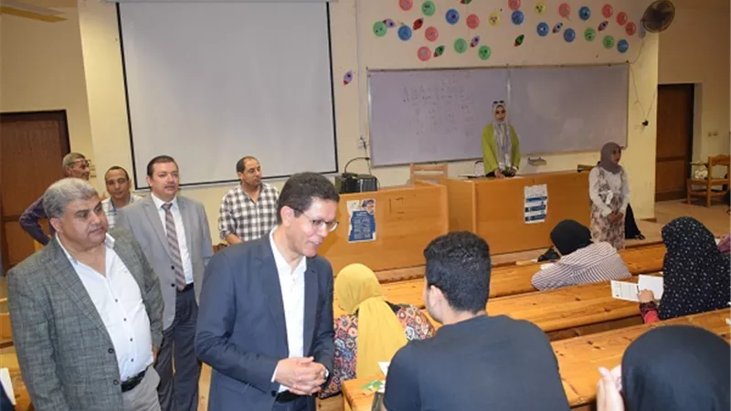 رئيس جامعة بنها يشدد علي اهمية توافر الاطقم الطبية اثناء فترة الامتحانات