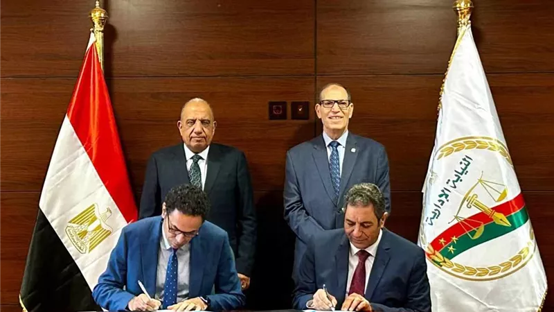 النيابة الإدارية توقع عقد شراء مبنى مملوك لشركة الصوت والضوء بأسوان