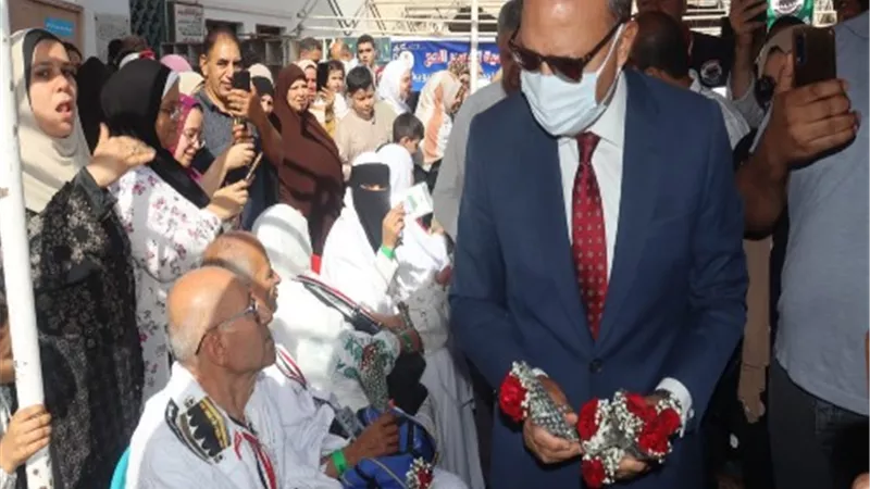 محافظ القليوبية يودع أول فوج لبيت الله الحرام لاداء مناسك الحج