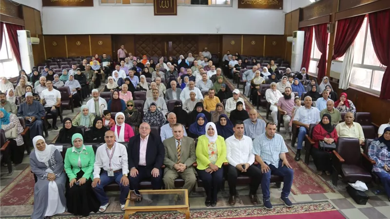 محافظ كفر الشيخ يسلم جوازات وتأشيرات السف للفائزين بقرعة الحج